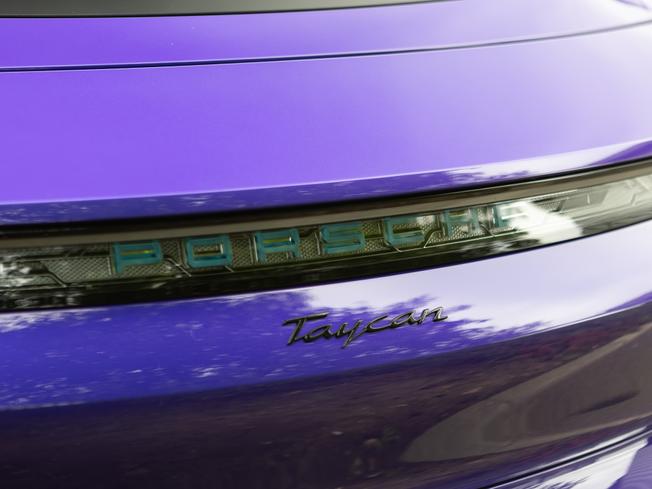 PORSCHE Taycan Photo 45