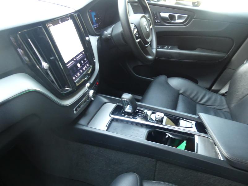Volvo XC60 Photo 59d2454d-0ca2-494f-baa0-68bf235a205b.jpg