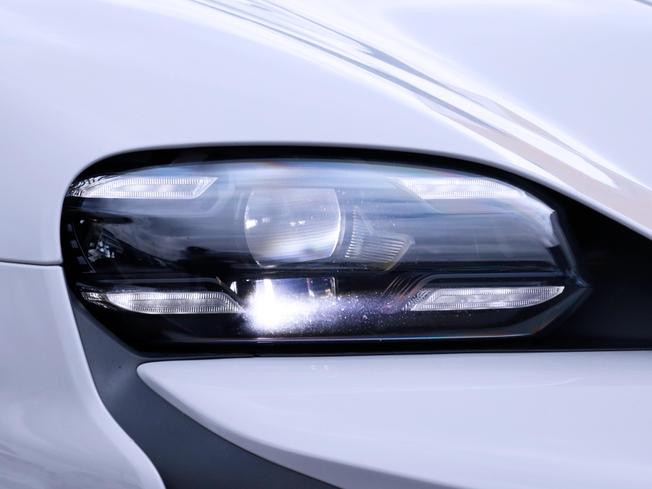 PORSCHE Taycan Photo 7