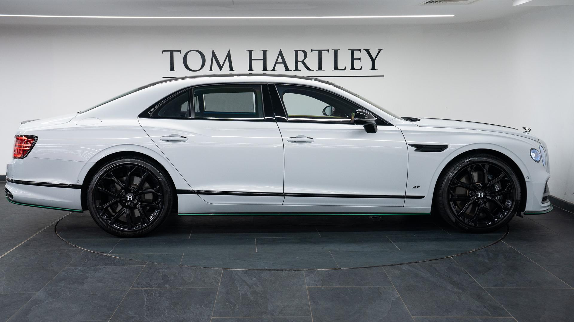 Bentley Flying Spur Photo 59e28717-6932-42c4-a119-fc77ed578da1.jpg