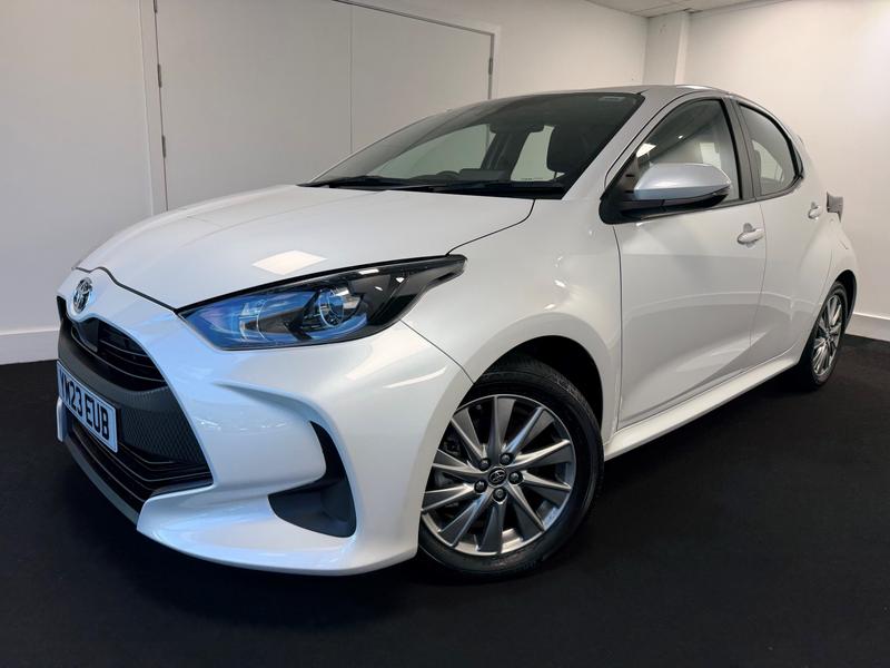 Toyota Yaris Photo 59e58b4e-3299-4acf-b711-ea41ce6bd985.jpg