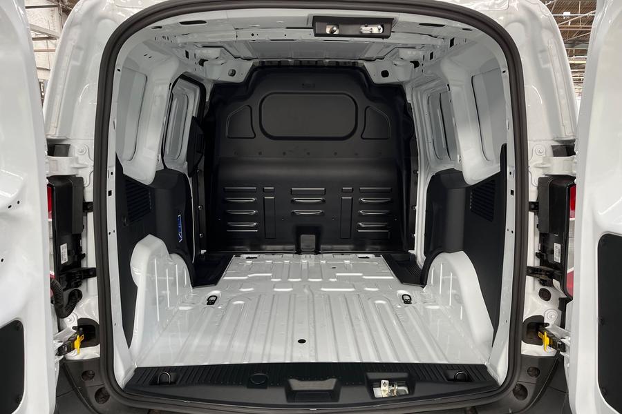 Ford TRANSIT COURIER Photo 59f14aec-f567-41c0-bd0f-d2711a21042f.jpg