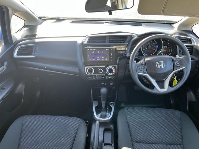 Honda Jazz Photo 59f4b1ed-2c25-412e-af92-3b01673a6d6c.jpg