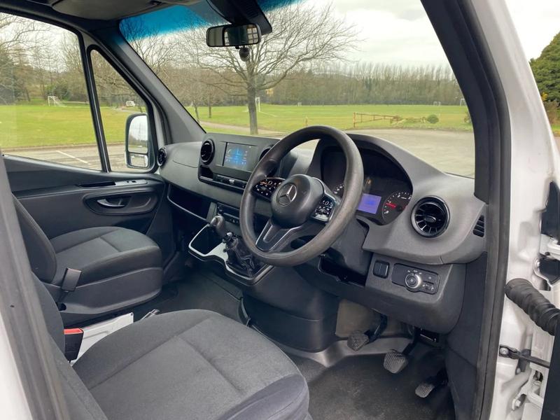Mercedes-Benz Sprinter Photo 59f6d632-a22e-48b7-b366-6fdf4bc5c090.jpg