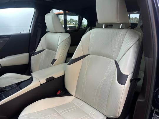 Lexus ES Photo 5a0af2da-fea2-49aa-a25e-13cf120bdfa5.jpg