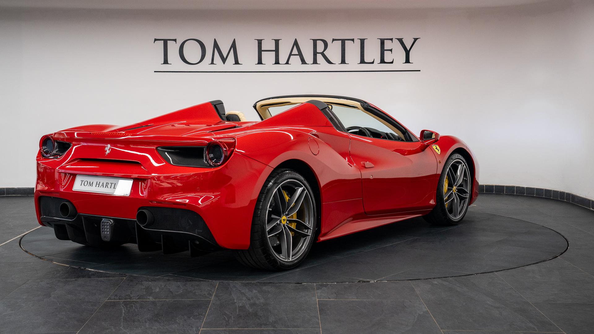 Ferrari 488 Photo 5a0f7f93-fc06-456d-8fa5-5002629bff77.jpg