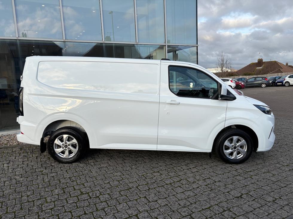 Ford Transit Custom Photo 5a15d12f-db7d-416b-99c8-3b81e83d98d6.jpeg