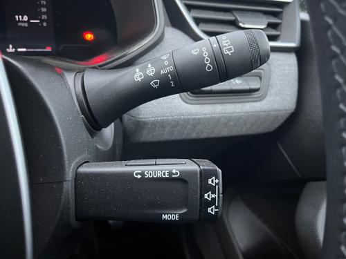 Renault CLIO Photo 5a17a021-b780-46de-bfca-765e8b419662.jpeg