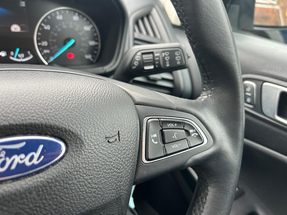 Ford EcoSport Photo 5a283c7f-f8f6-44b4-91a1-f836e286c82e.jpeg