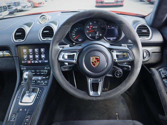 PORSCHE 718 Cayman Photo 31