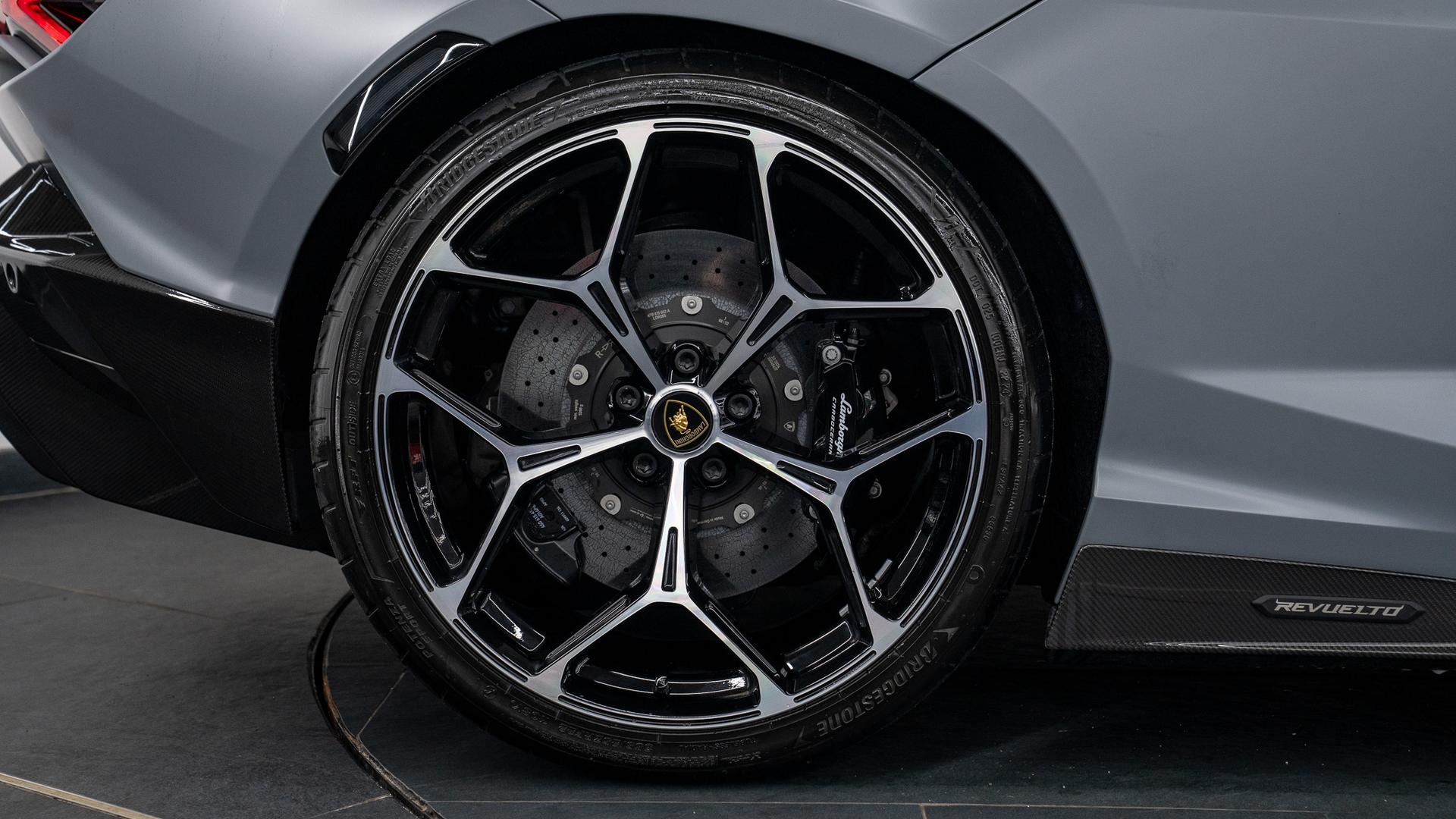 LAMBORGHINI Revuelto Photo 5a460e9d-50d8-40d6-b7d9-6dd982d0eeb4.jpg