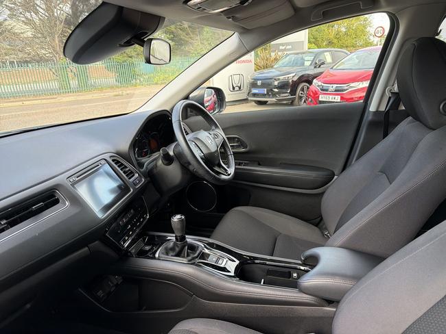 Honda HR-V Photo 5a560c17-3686-493e-8328-6d1a9cc4eb57.jpg