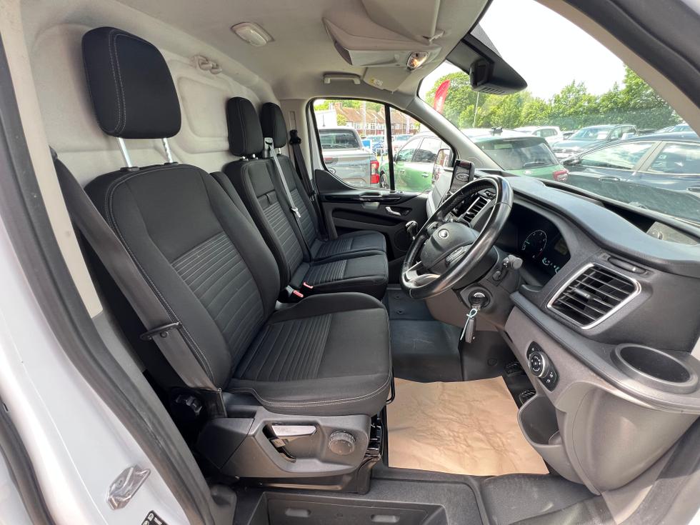 Ford Transit Custom Photo 5a642c1b-3708-474d-8f0f-e3d65d8d5530.jpeg
