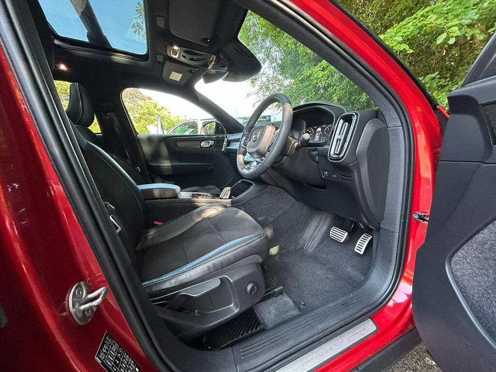 Used Volvo XC40 HN22CJV 28