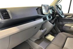 VOLKSWAGEN Crafter Photo 2