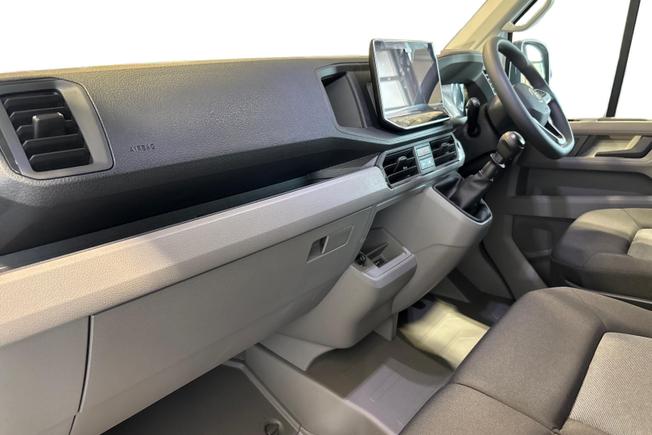 VOLKSWAGEN Crafter Photo 2