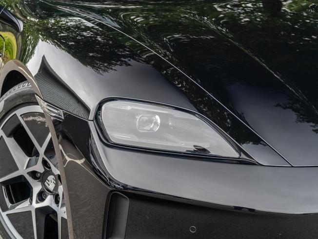 Porsche Taycan Photo 32
