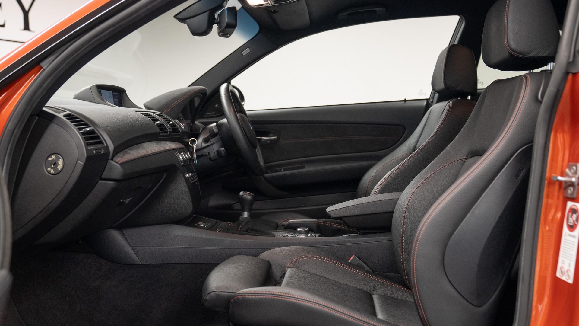 BMW 1M Photo 5a83f68d-6513-43ab-ab82-878b820b78bc.jpg