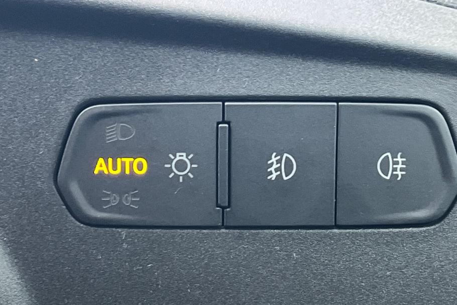 Used Ford TRANSIT CONNECT 18/N125937 25