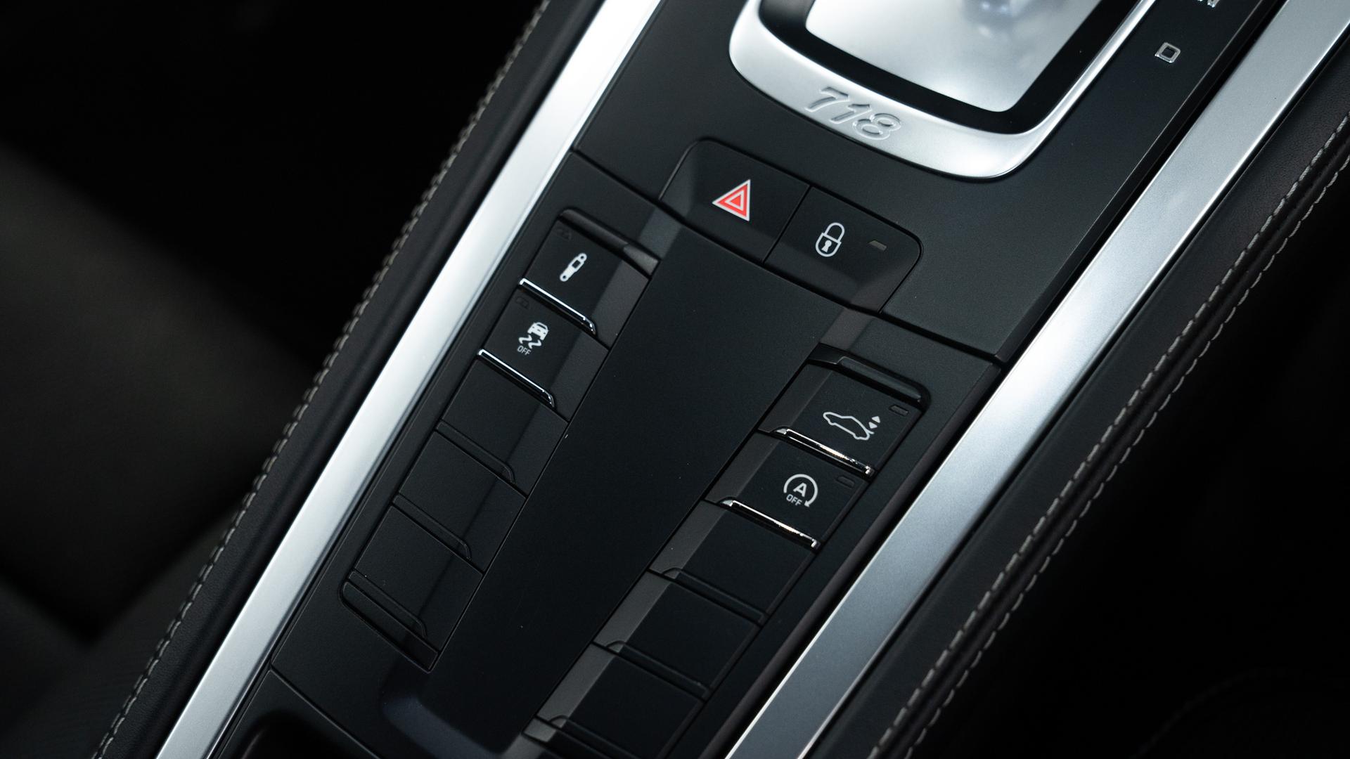 Porsche 718 Cayman Photo 5a90b906-d0c8-49bb-922d-b68eb9a39c8d.jpg