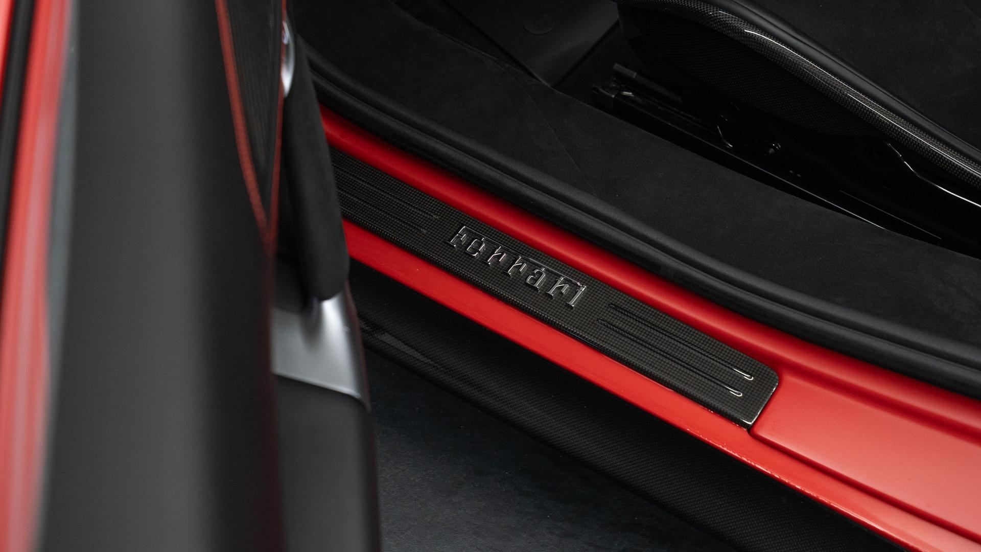 Ferrari SF90 Spider Photo 5a94ad43-7a24-4ccb-bb1d-7dcffc6323af.jpg
