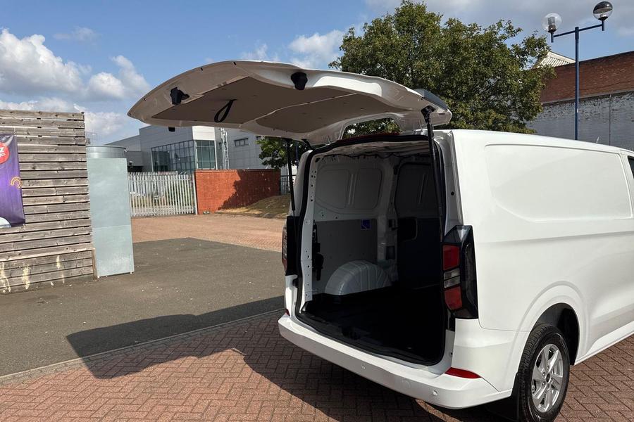 Ford TRANSIT CUSTOM Photo 5a973598-6581-4aa3-907c-4d6e5741f13c.jpg