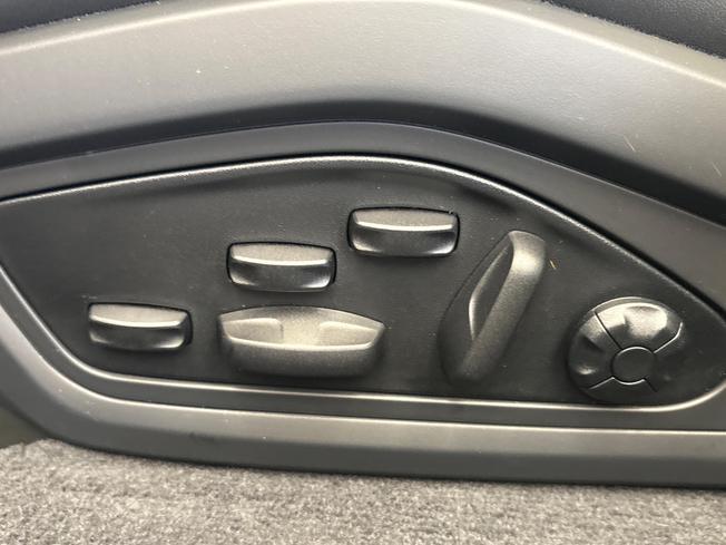 PORSCHE Taycan Photo 38