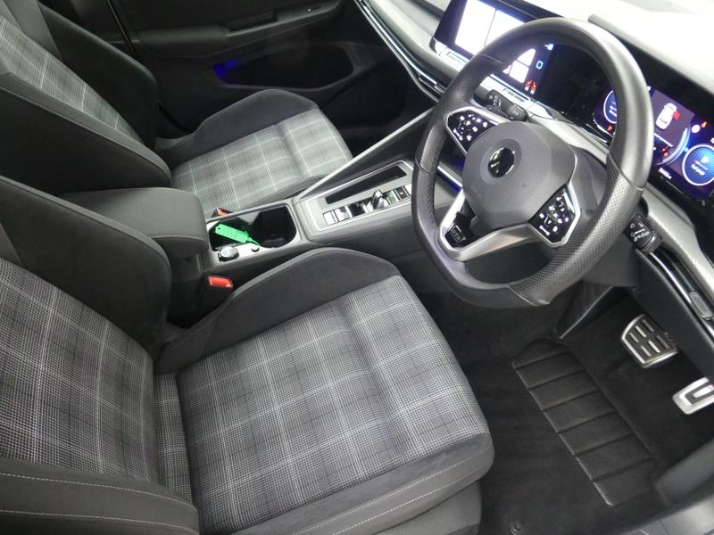 Volkswagen Golf Photo 5aa89f3b-9dbf-417d-babb-dfd213fcd640.jpg