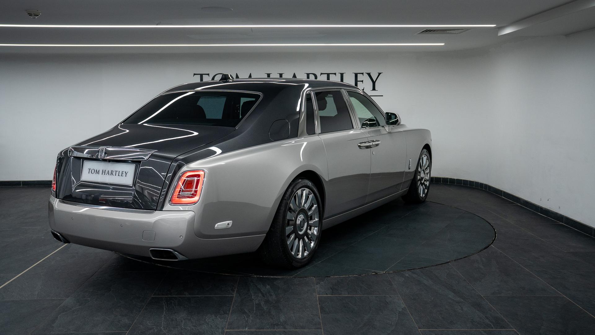 Rolls-Royce Phantom Photo 5aa8e6ea-e197-4c4f-bade-945fb5e93d92.jpg