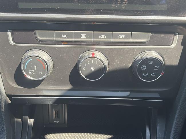 Volkswagen Golf Photo 5aaf1313-c510-48ac-bc67-3c94c1819d12.jpg
