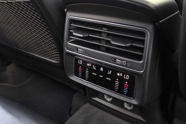 AUDI Q7 Photo 40