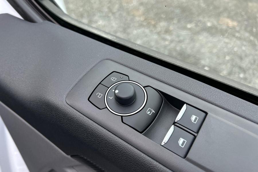 Ford TRANSIT CUSTOM Photo 5acdd126-c507-4a7b-971c-d822324d3ab2.jpg