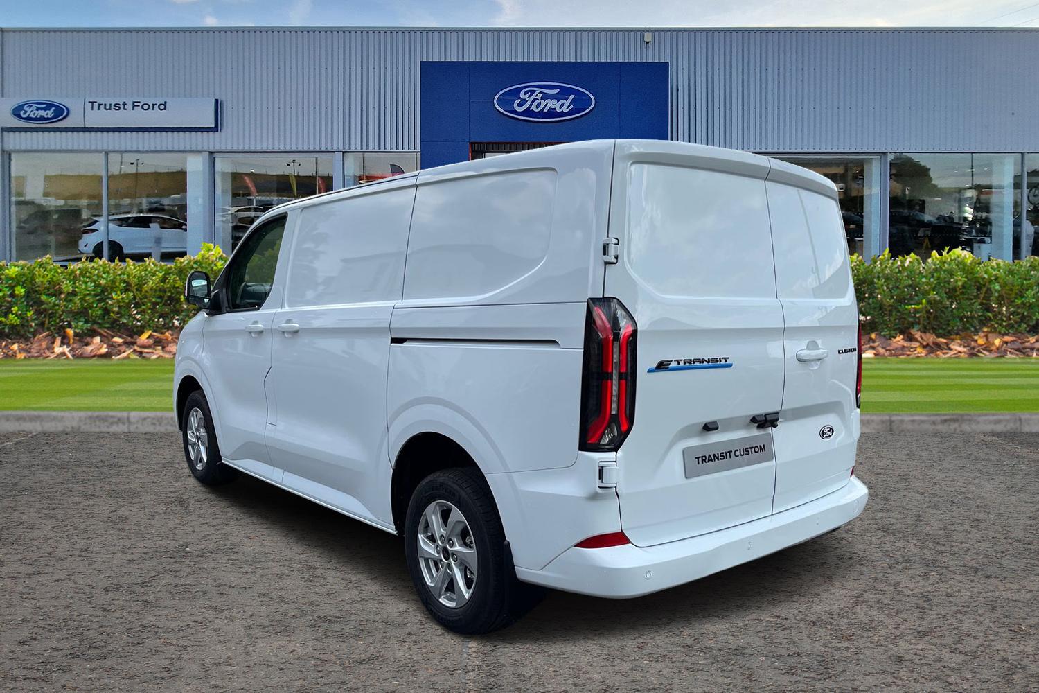 Ford E-TRANSIT CUSTOM Photo 1