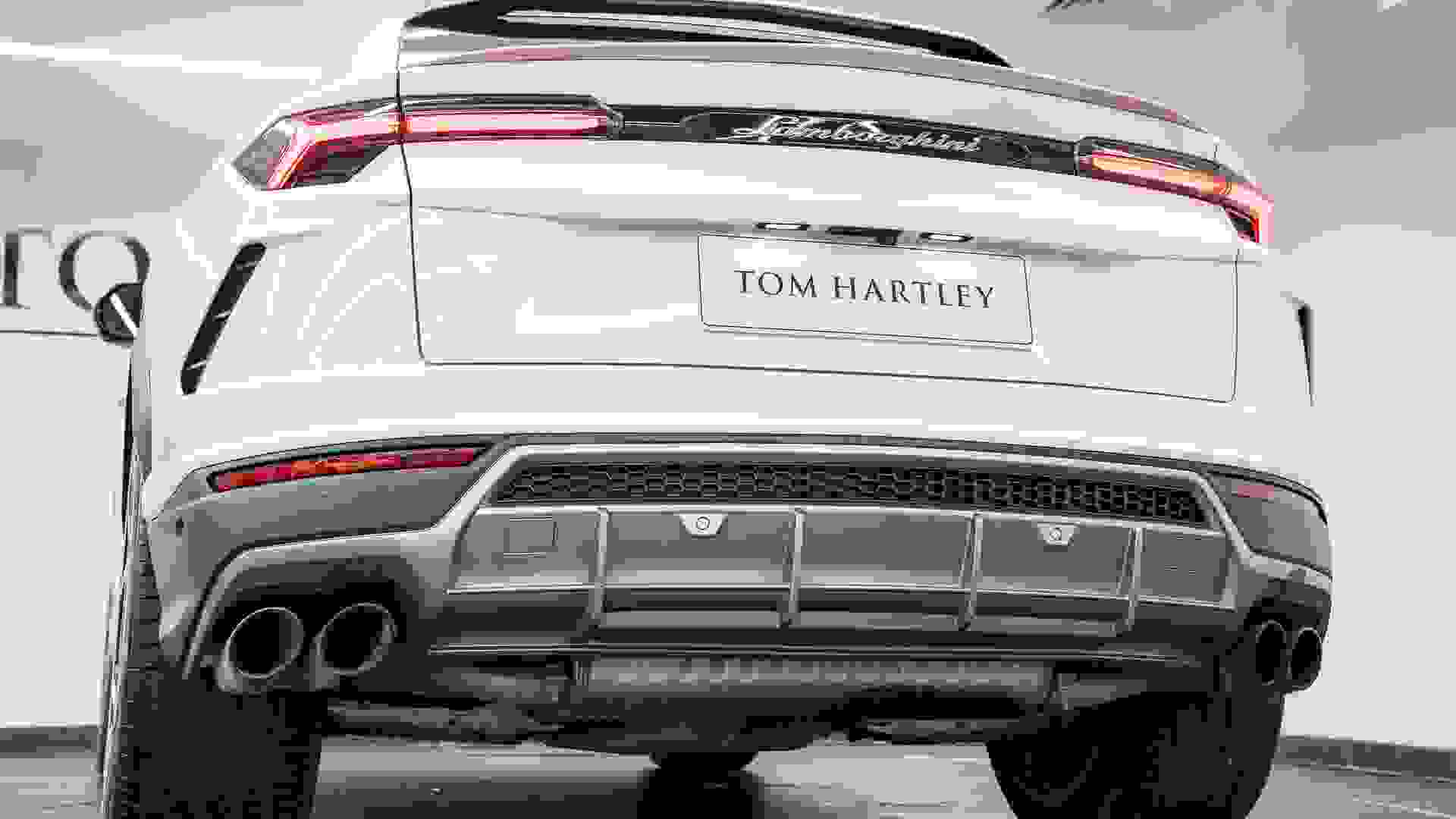 Lamborghini Urus Photo 5afbac6d-e4a7-4003-a612-bdde8c0bf864.jpg