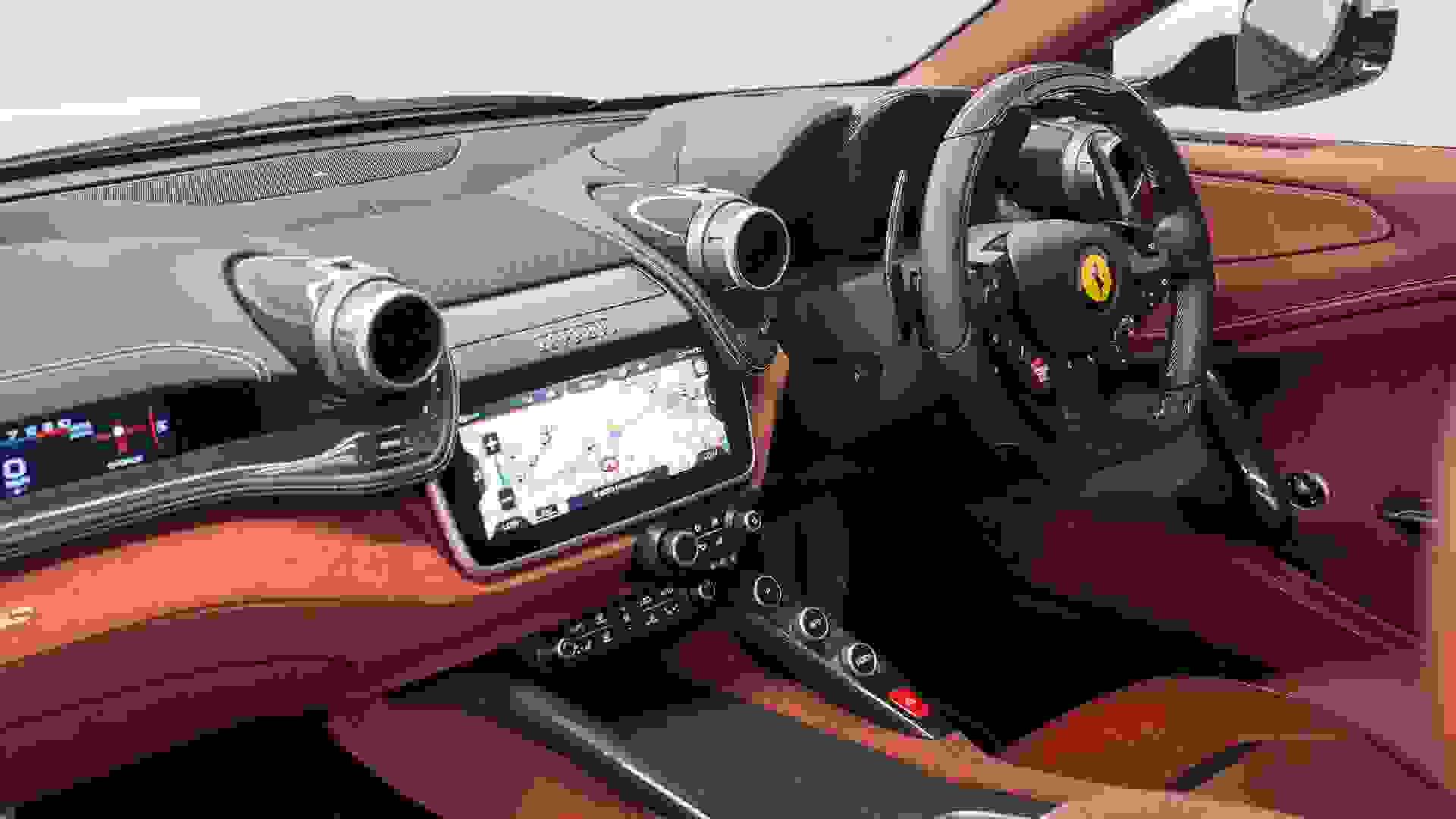 Ferrari GTC4 Lusso Photo 5b08a86c-17dc-4071-bf1c-ef700d8158ff.jpg