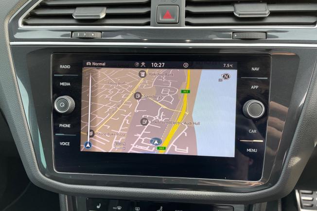 VOLKSWAGEN Tiguan Photo 14