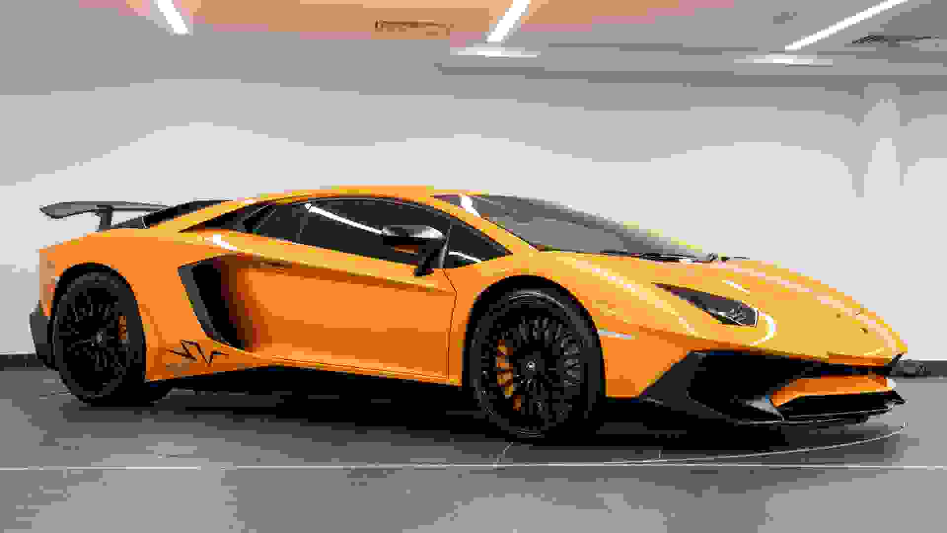 Lamborghini AVENTADOR Photo 5b2230cc-0f34-4ae5-9761-715e5f98b159.jpg