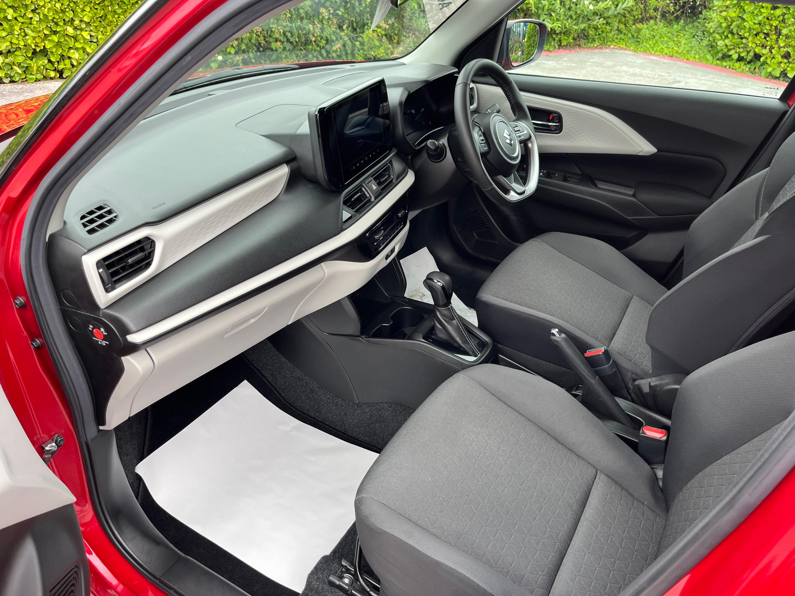 Suzuki Swift Photo 12