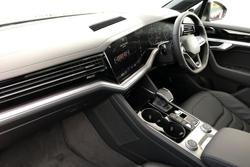 Volkswagen Touareg Photo 2