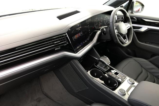 Volkswagen Touareg Photo 2