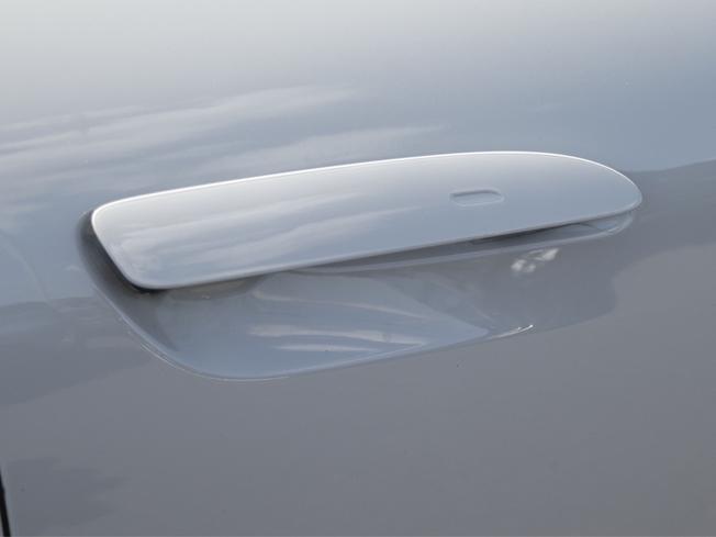 PORSCHE Taycan Photo 18