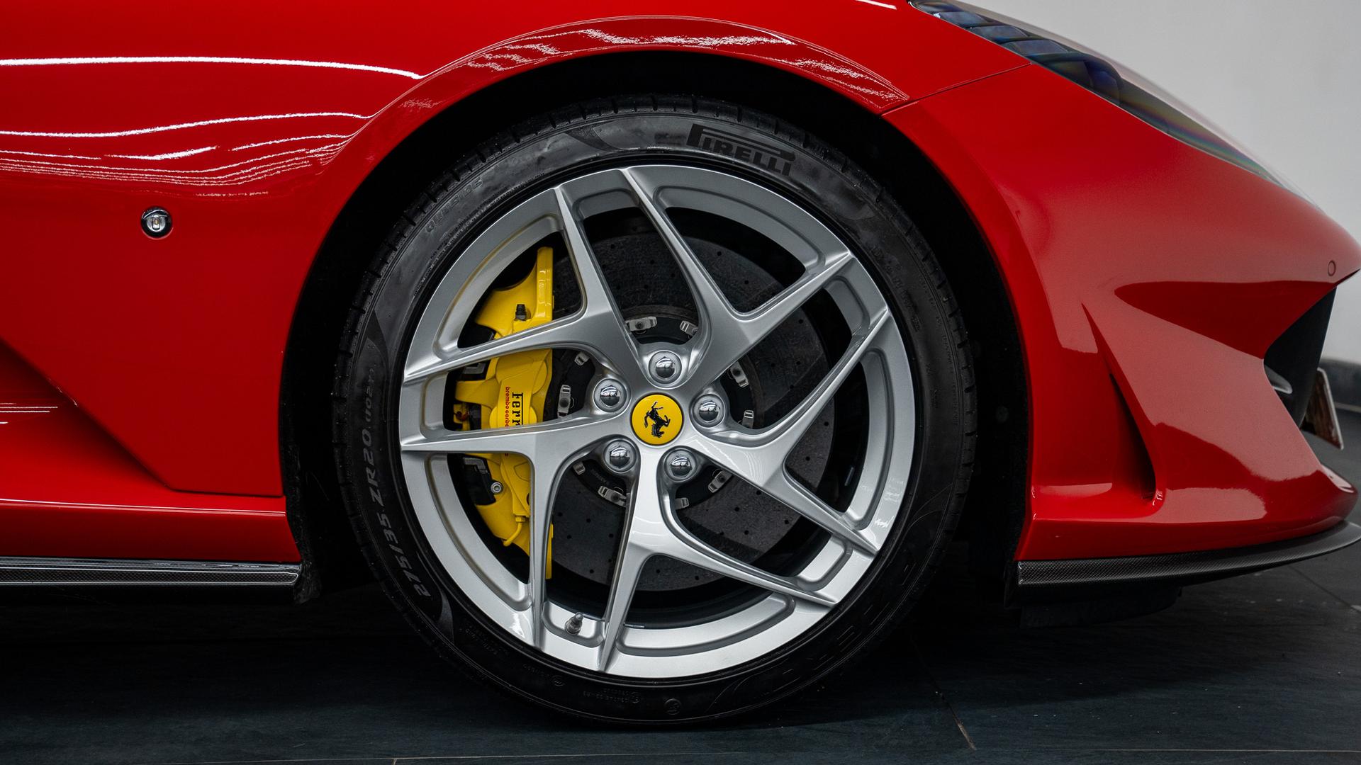 Ferrari 812 Photo 5b54c1d3-6362-4256-a3db-18952b814aa1.jpg