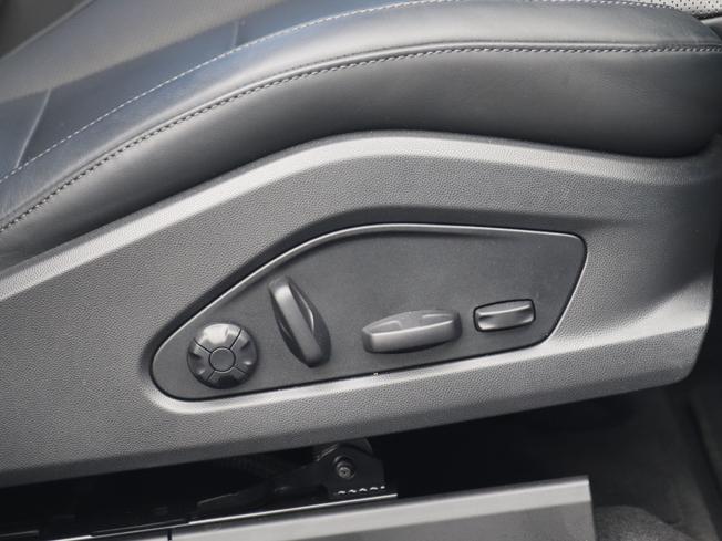 PORSCHE Macan Photo 19