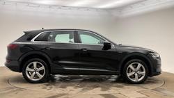 AUDI e-tron Photo 4