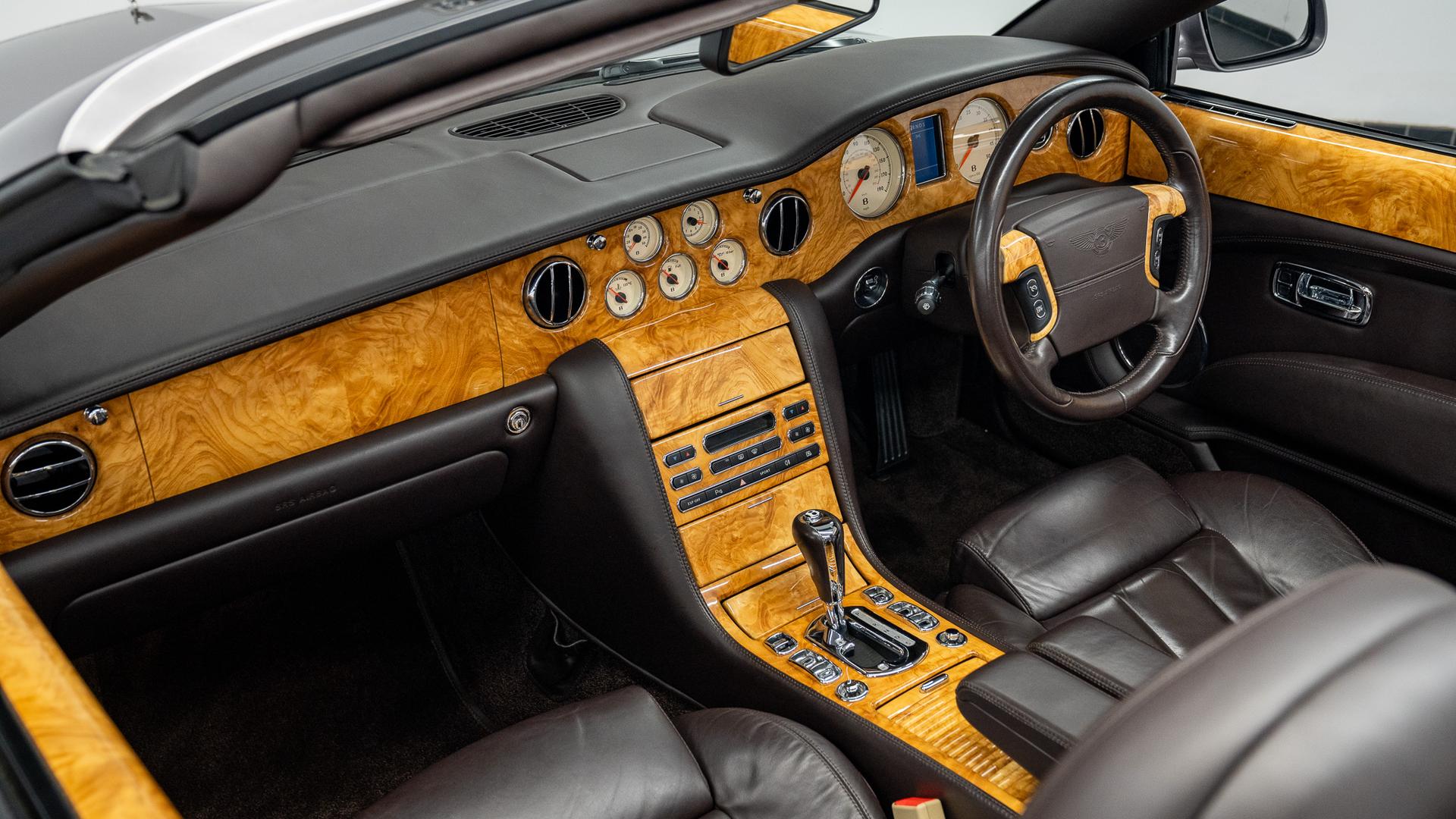 Bentley Azure Photo 5b868713-36b3-42e2-ad72-cd541c68cf0a.jpg
