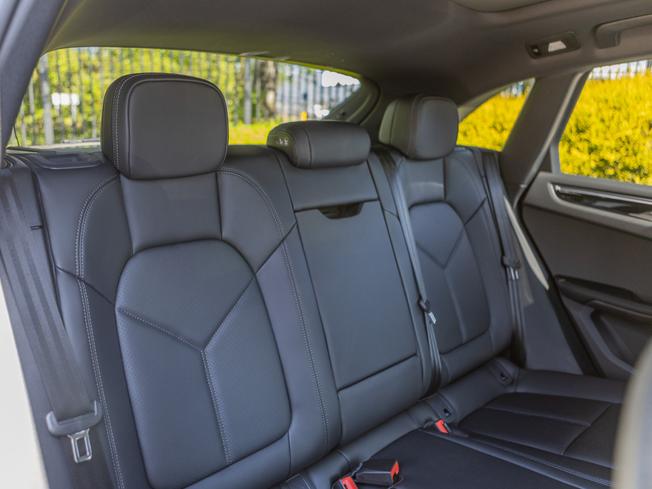 PORSCHE Macan Photo 9