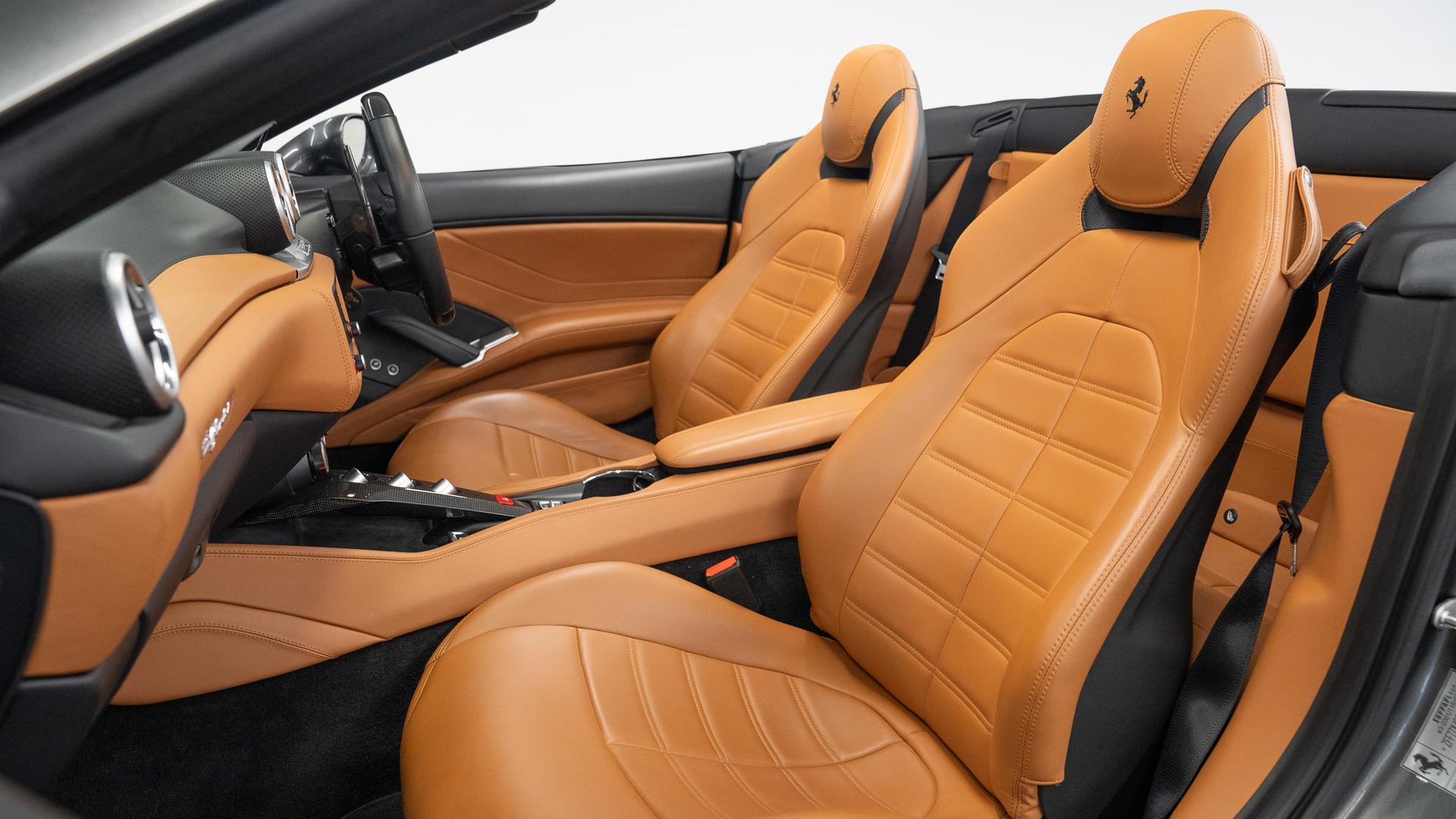 Ferrari California Photo 5b9c4c2e-70f7-4599-9ba2-58285a551eb1.jpg