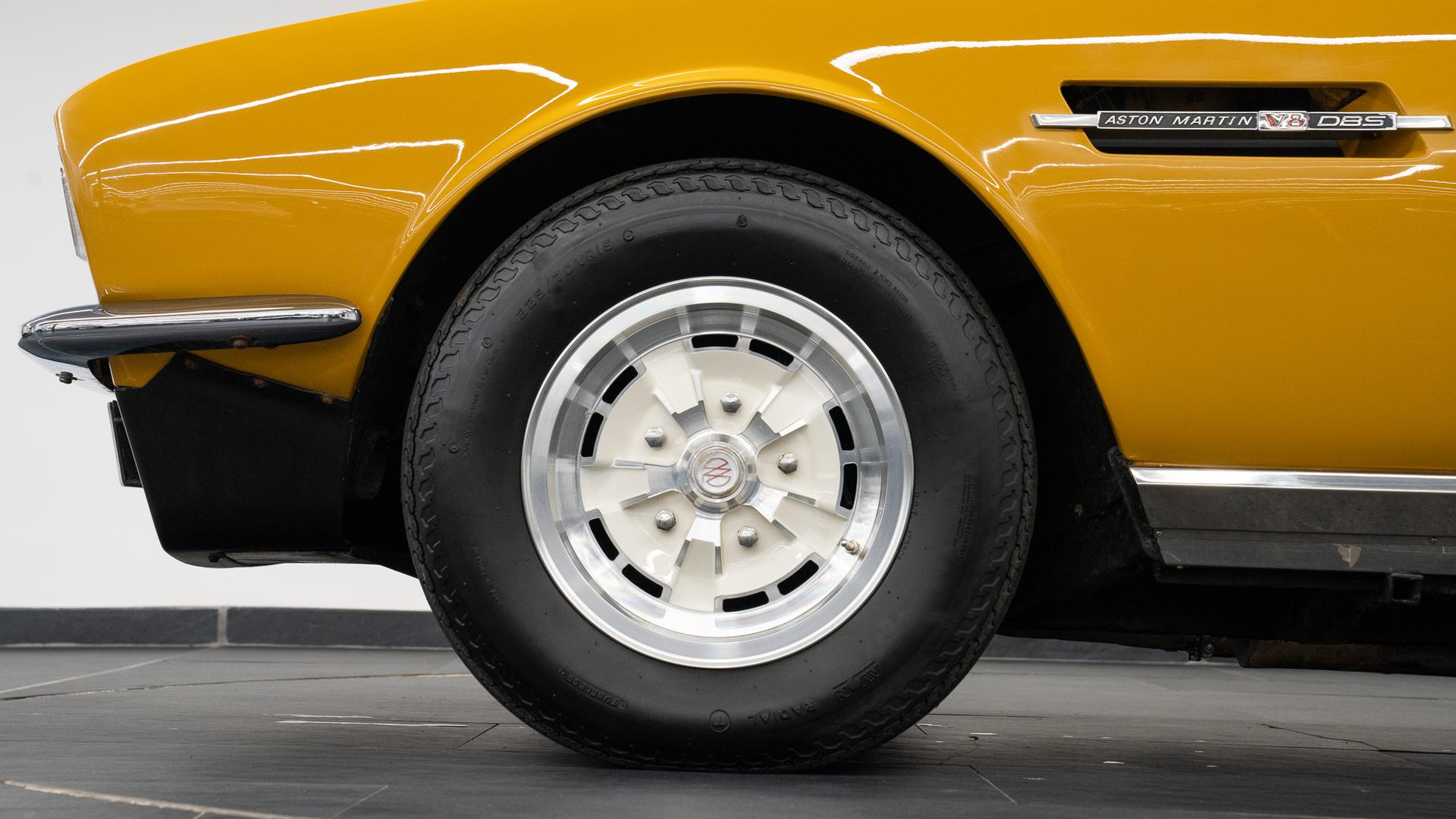 Aston Martin DBS Photo 5b9e62fa-c1a9-4fc6-b256-4b007efa18a3.jpg