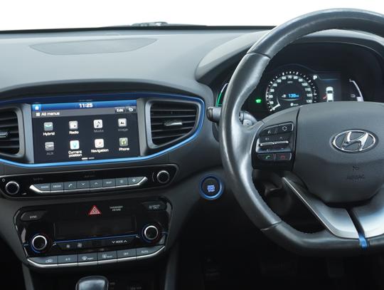 Hyundai IONIQ Photo 5bb03c4c-51a4-4352-83e9-a45f66649319.jpg