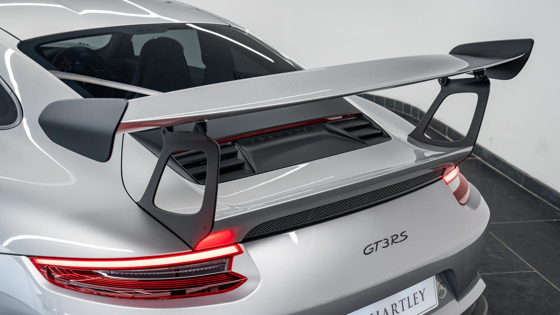 Porsche 911 Photo 5bc056f1-51ee-45c5-87f9-8fc94b6ff738.jpg